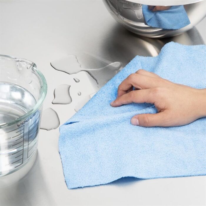 HVS-Select Blauwe Microvezeldoek 300x300mm - Rol Van 50 Afscheurvellen